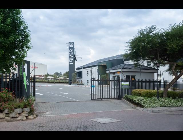 88M² OFFICE TO LET IN VORNA VALLEY